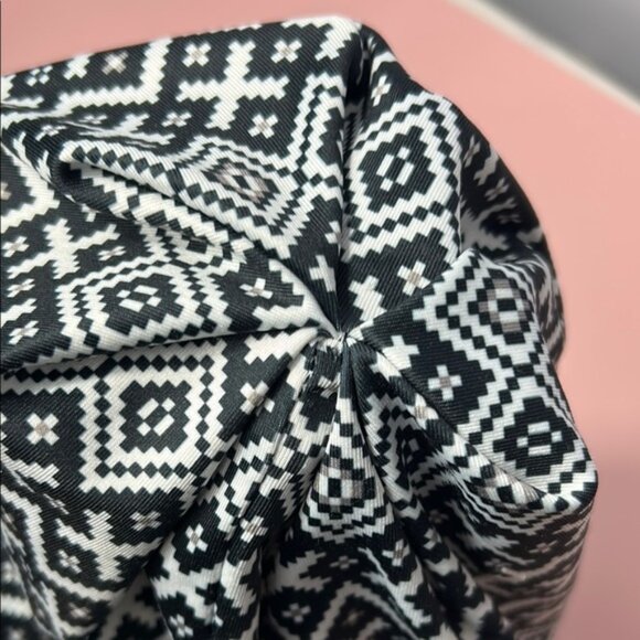 Swix Black and White Geometric Hat - Picture 3 of 6